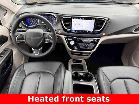 Used 2024 Chrysler Pacifica Touring-L image 2