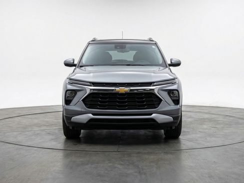 Used 2025 Chevrolet TrailBlazer LT image 2