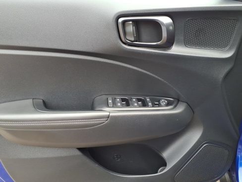 Certified 2024 Hyundai Venue Limited FWD image 15