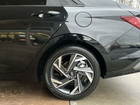 Used 2025 Hyundai Elantra Sport image 23