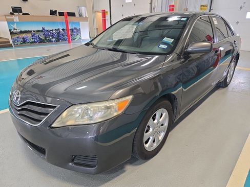 Used 2011 Toyota Camry LE w/ LE Extra-Value Pkg image 1