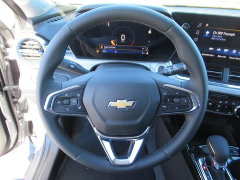 New 2026 Chevrolet Trax LT w/ Driver Confidence Package image 18