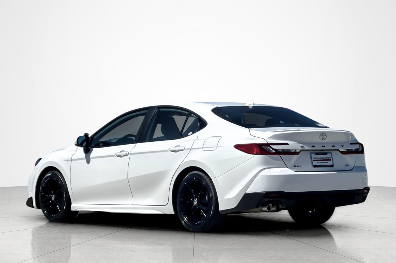 Certified 2025 Toyota Camry SE FWD image 3