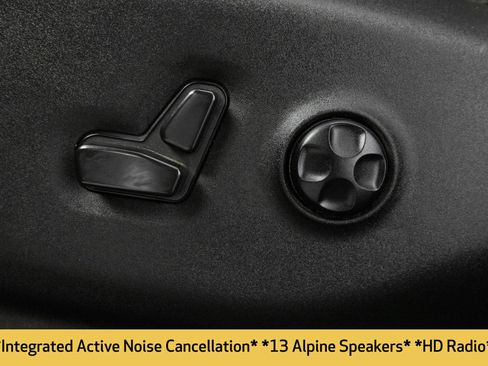 Used 2022 Chrysler Pacifica Touring-L w/ Uconnect Theater Family Group FWD image 9