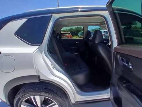Used 2023 Nissan Rogue SL FWD image 19