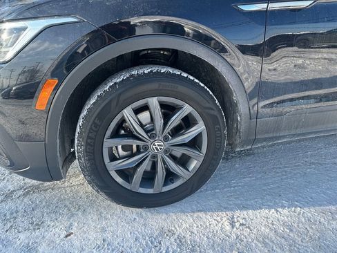 Certified 2022 Volkswagen Tiguan SE w/ Panoramic Sunroof Package image 2