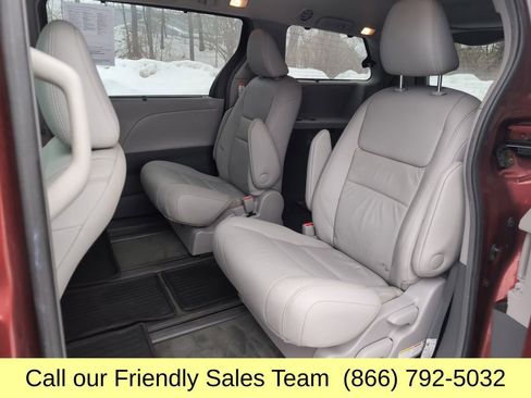 Used 2017 Toyota Sienna XLE image 27