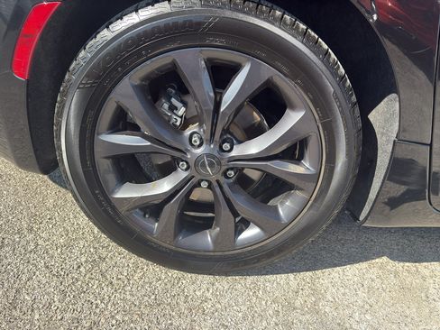 Used 2020 Chrysler Pacifica Touring w/ S Appearance Package FWD image 31
