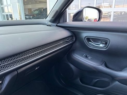 Used 2025 Honda HR-V Sport image 15