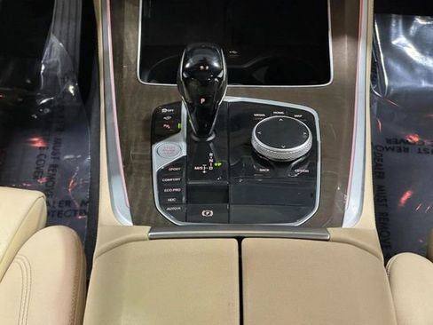 Used 2022 BMW X5 xDrive40i w/ Parking Assistance Package AWD/4WD image 11