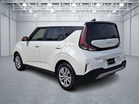 Used 2024 Kia Soul LX FWD image 3