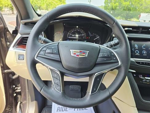 Used 2017 Cadillac XT5 Luxury w/ Driver Awareness Package FWD image 20