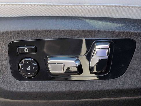 New 2026 BMW X5 M60i w/ Executive Package image 18