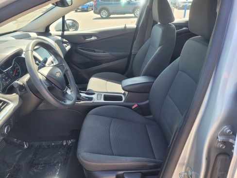Used 2017 Chevrolet Cruze LS FWD image 13