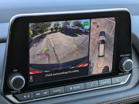 Certified 2025 Nissan Rogue SV image 13