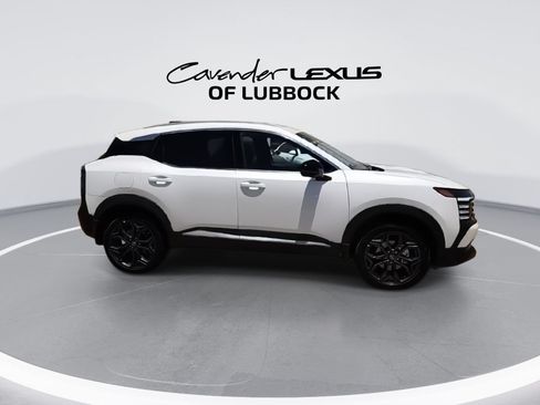 Used 2026 Nissan Kicks SR w/ SR Premium Package FWD image 9