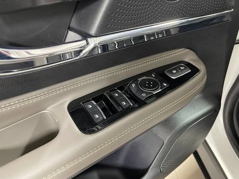 Used 2023 Lincoln Corsair AWD image 19
