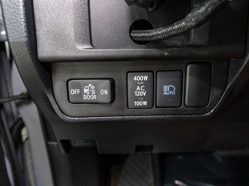 Used 2019 Toyota Tacoma TRD Off-Road AWD/4WD image 37