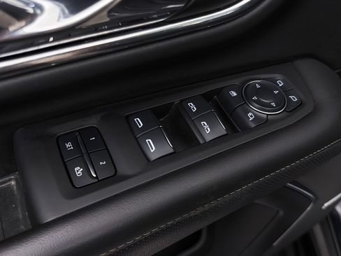Used 2024 Chevrolet Tahoe Premier AWD/4WD image 18