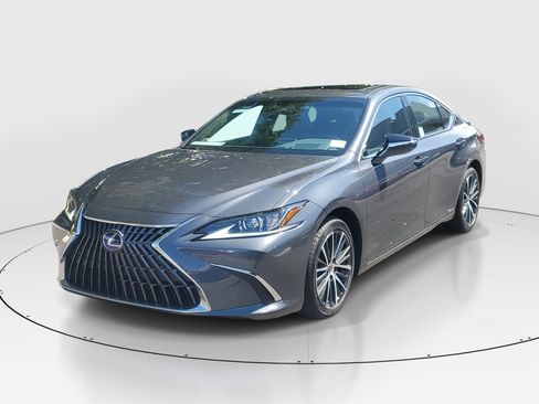 Certified 2022 Lexus ES 300h w/ Premium Package image 4