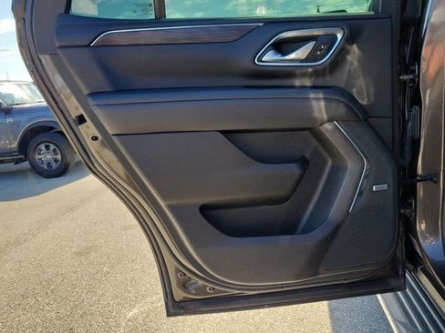 Used 2021 Chevrolet Tahoe LT w/ LT Signature Package RWD image 13