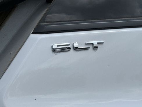 Used 2024 GMC Terrain SLT FWD image 8