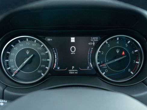 Used 2024 Maserati Levante GT Ultima image 21