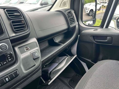 Used 2025 RAM ProMaster 2500 w/ Convenience Group FWD image 12