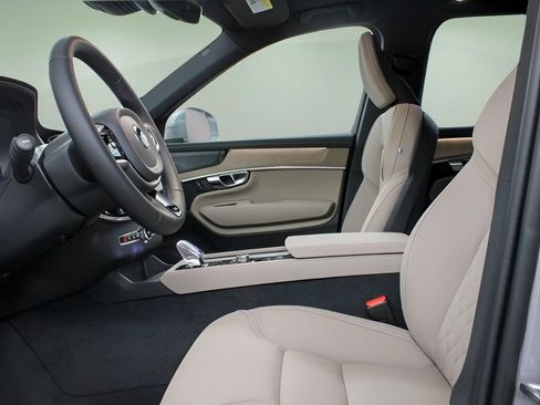 Certified 2026 Volvo XC90 B6 Plus w/ Protection Package Premier AWD/4WD image 18