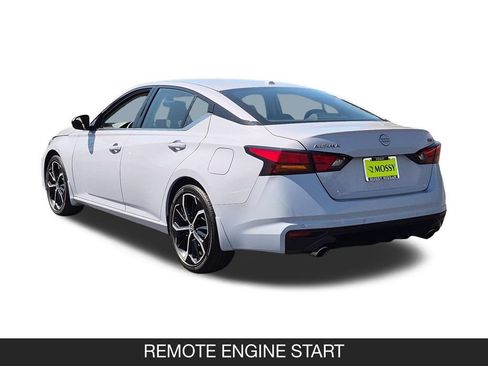 Used 2024 Nissan Altima 2.5 SR w/ SR Premium Package FWD image 7