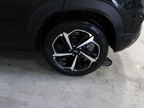 Used 2023 Chevrolet TrailBlazer RS w/ Sun and Liftgate Package FWD image 35