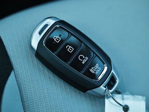 Certified 2025 Hyundai Venue SEL FWD image 41