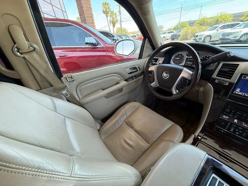 Used 2014 Cadillac Escalade Luxury AWD/4WD image 49
