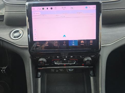 Used 2025 Jeep Grand Cherokee Limited w/ Luxury Tech Group II RWD image 4