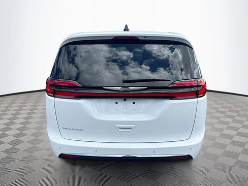 New 2026 Chrysler Pacifica Select image 6