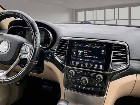 Used 2022 Jeep Grand Cherokee Laredo E AWD/4WD image 7