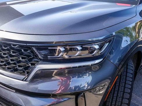 Certified 2023 Kia Sorento SX image 5