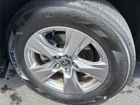 Used 2024 Toyota RAV4 XLE FWD image 5