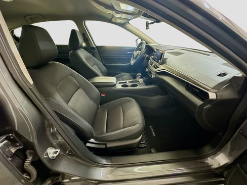 Used 2025 Nissan Altima 2.5 SV FWD image 31