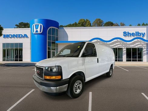 Used 2024 GMC Savana 2500 w/ Driver Convenience Package image 4