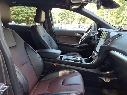 Used 2022 Ford Edge Titanium w/ Equipment Group 301A AWD/4WD image 10