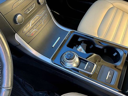 Used 2020 Ford Edge SEL image 12