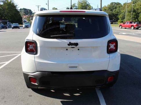 Used 2018 Jeep Renegade Altitude image 6