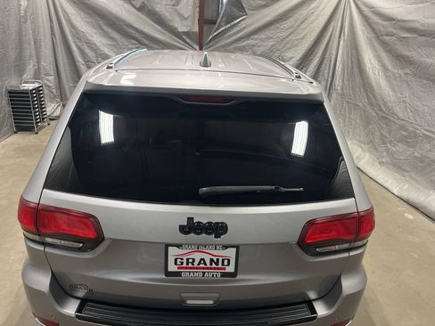 Used 2017 Jeep Grand Cherokee Altitude AWD/4WD image 5