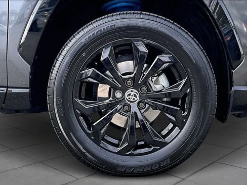 Used 2022 Toyota RAV4 SE w/ SE Grade Weather Package image 10