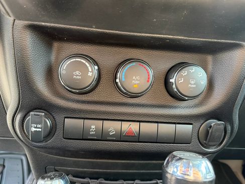 Used 2018 Jeep Wrangler Unlimited Sport w/ Connectivity Group AWD/4WD image 16