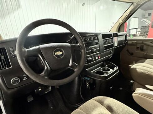 Used 2009 Chevrolet Express 3500 RWD image 13