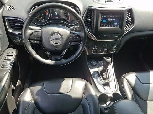 Used 2019 Jeep Cherokee Latitude Plus AWD/4WD image 9