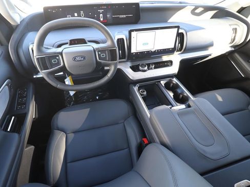 New 2026 Ford Expedition Active image 8