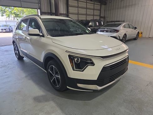 Used 2025 Kia Niro LX FWD image 6